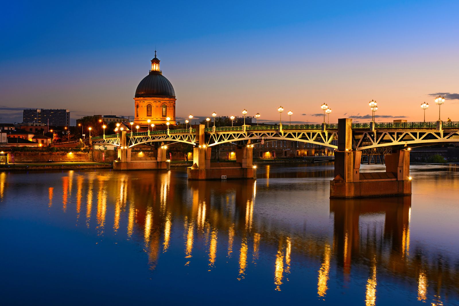 3 days in Toulouse - view of the river at night