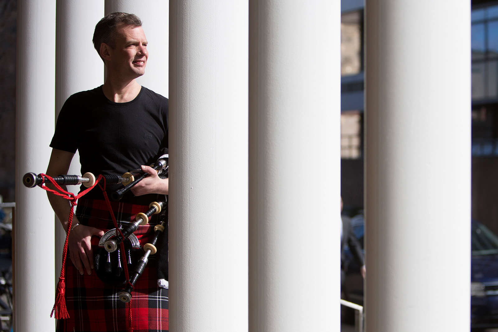 Roddy Deans portrait with bagpipes