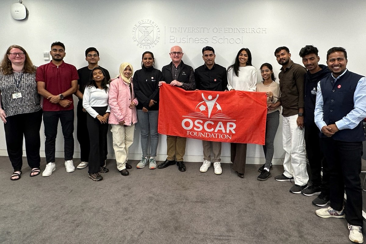 The OSCAR Young Leaders group with accompanying OSCAR Foundation management and UEBS Executive Education team members analyst and lawyer