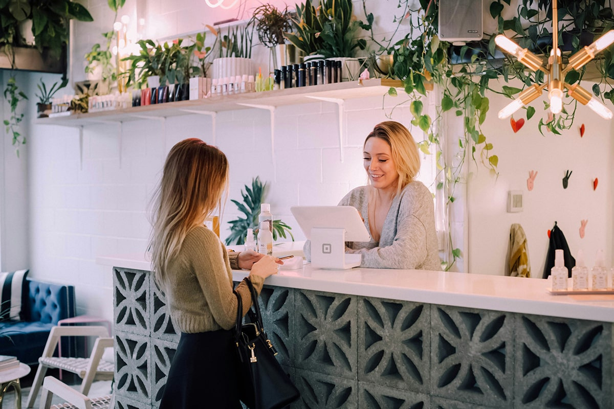 customer paying at till