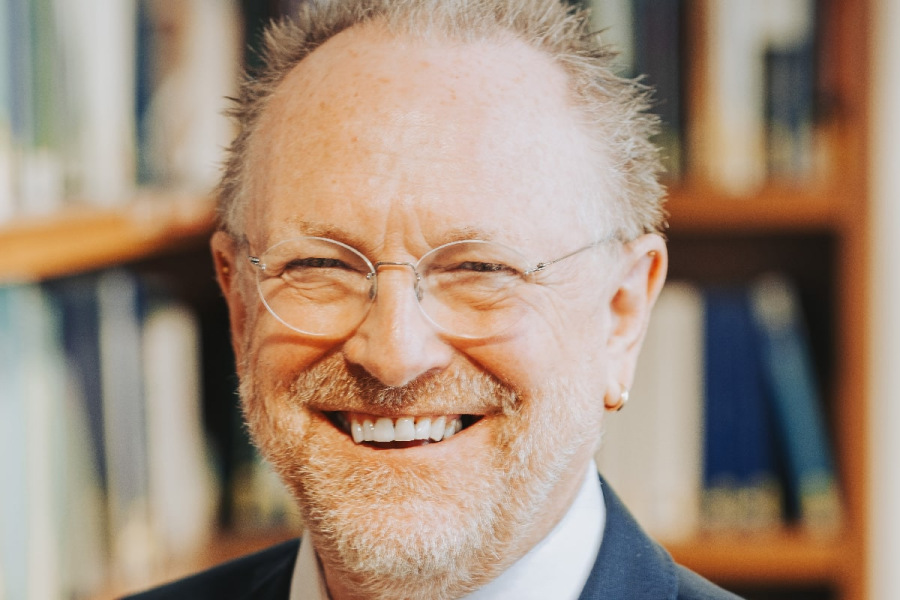 Headshot photo of Stephen Osborne