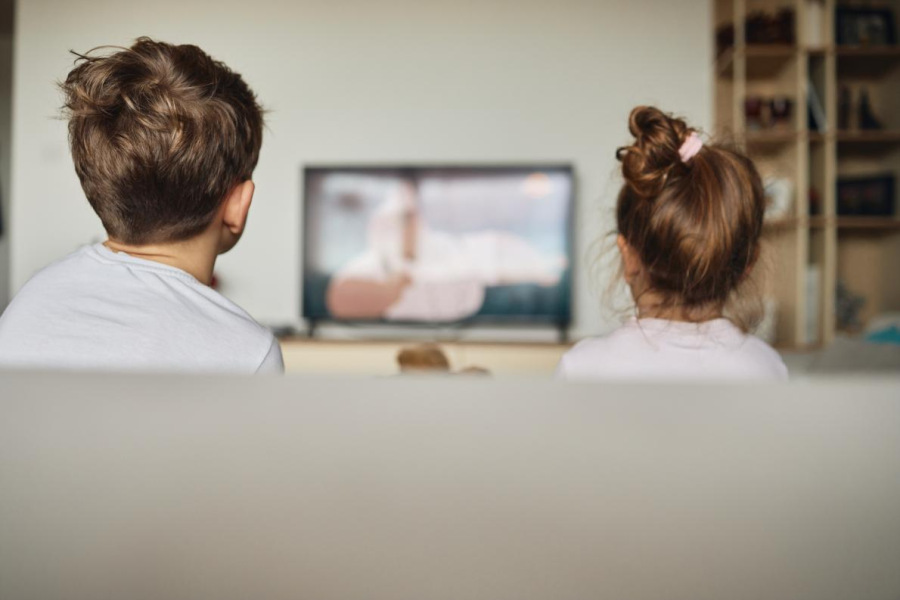 Children watching TV (Getty Images)
